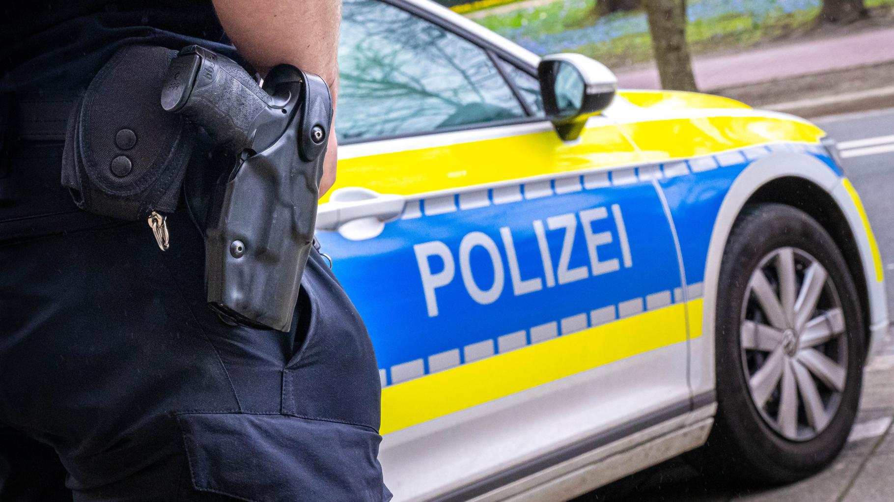 Frau sticht auf Jugendlichen ein: Messerattacke in Düsseldorfer Bibliothek