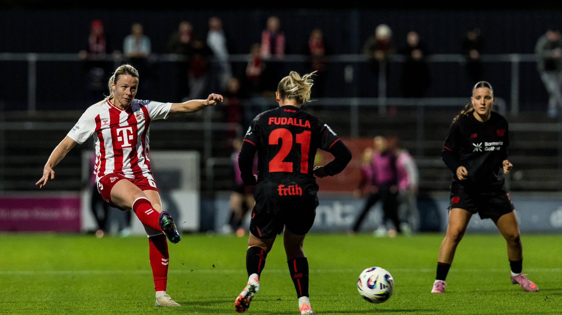 Zaradi izpada razsvetljave prekinjena tekma ženske Bundeslige med Kölnom in Leverkusenom