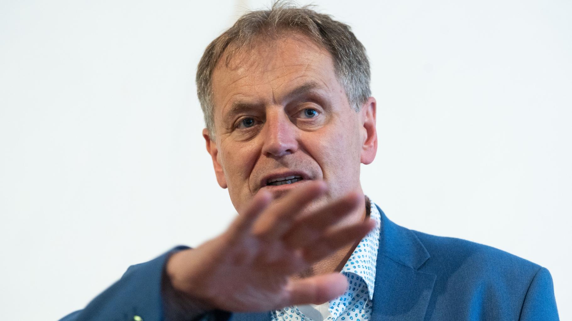 CDU-Bürgermeister will Geld sparen: Schüler sollen wieder in Schulen putzen