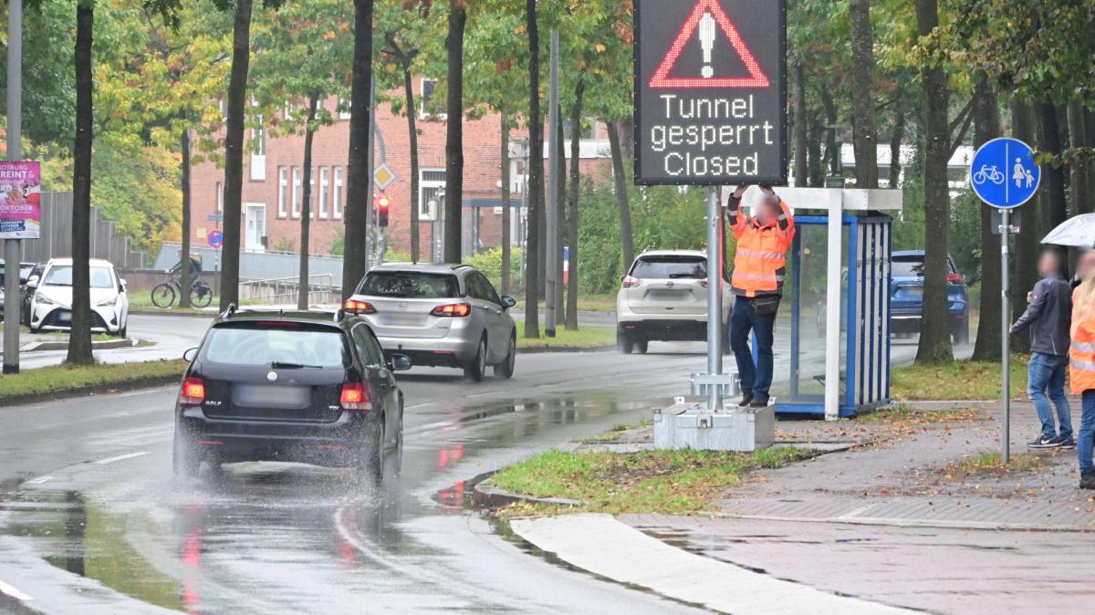 Rendsburg Neue LED-Warntafeln sollen Kanaltunnel-Staus verhindern