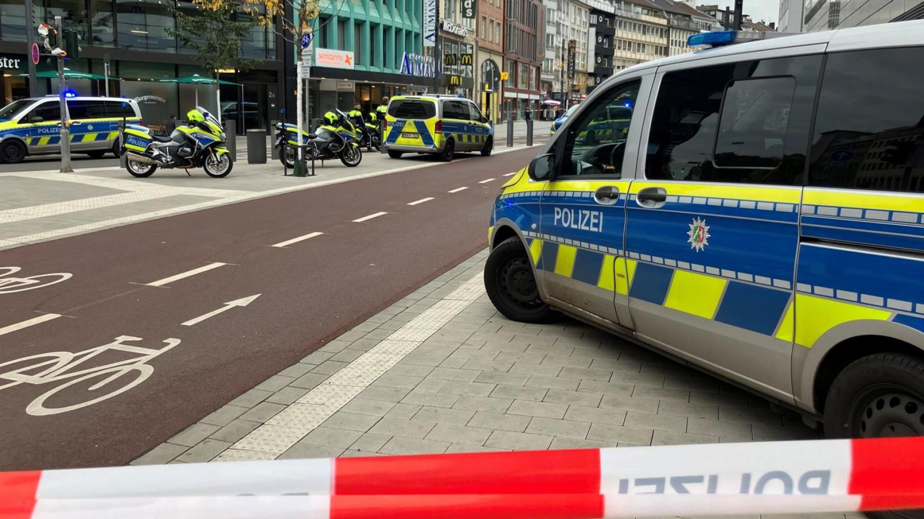 Großeinsatz in Düsseldorf: Polizei schießt auf bewaffneten Mann