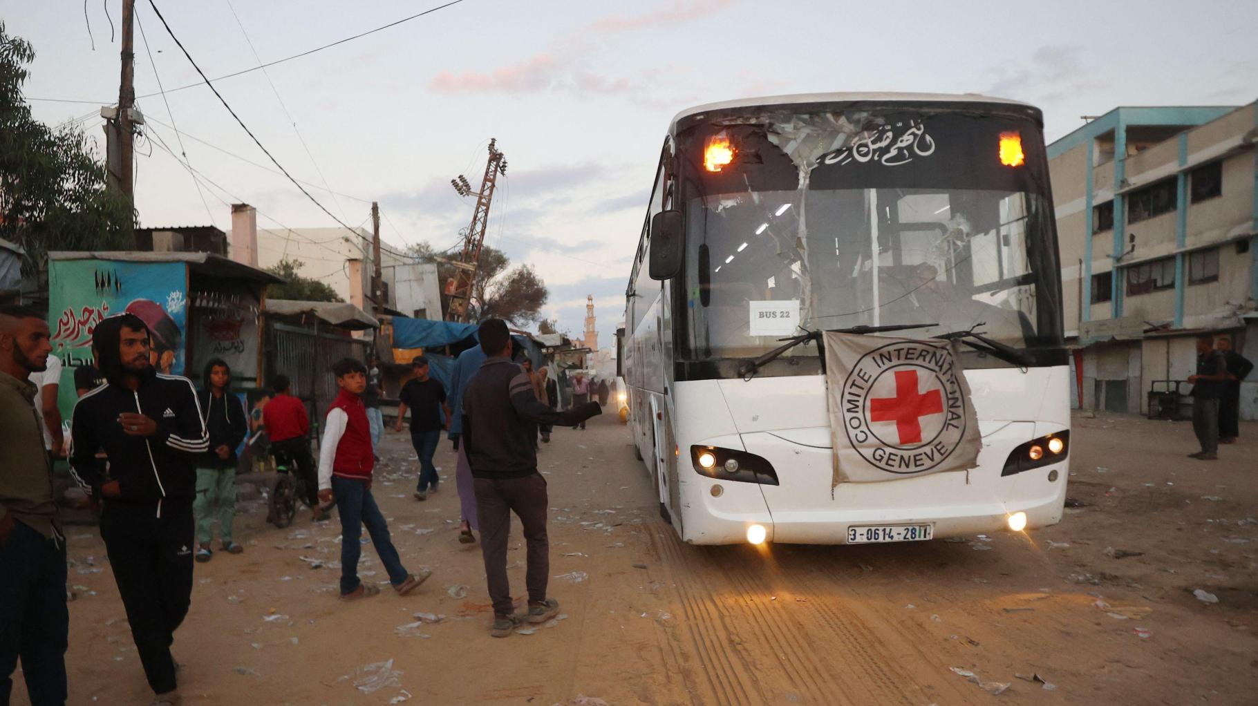 Übergabe der Gaza-Geiseln hat begonnen – diese Menschen sollen heute freigelassen werden