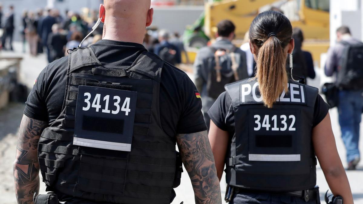 Wann kippt Schleswig-Holstein das Tattoo-Verbot für Polizisten?