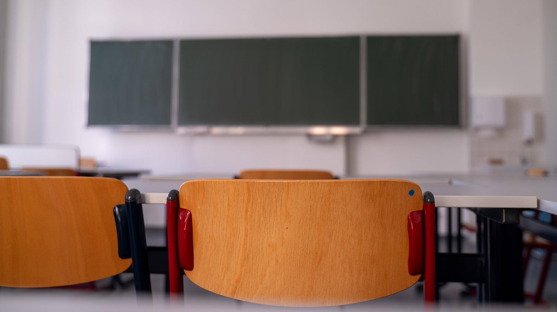 Učitelj v Severnem Porenju-Vestfaliji kljub bolniškemu staležu nastopal v kuharskih oddajah