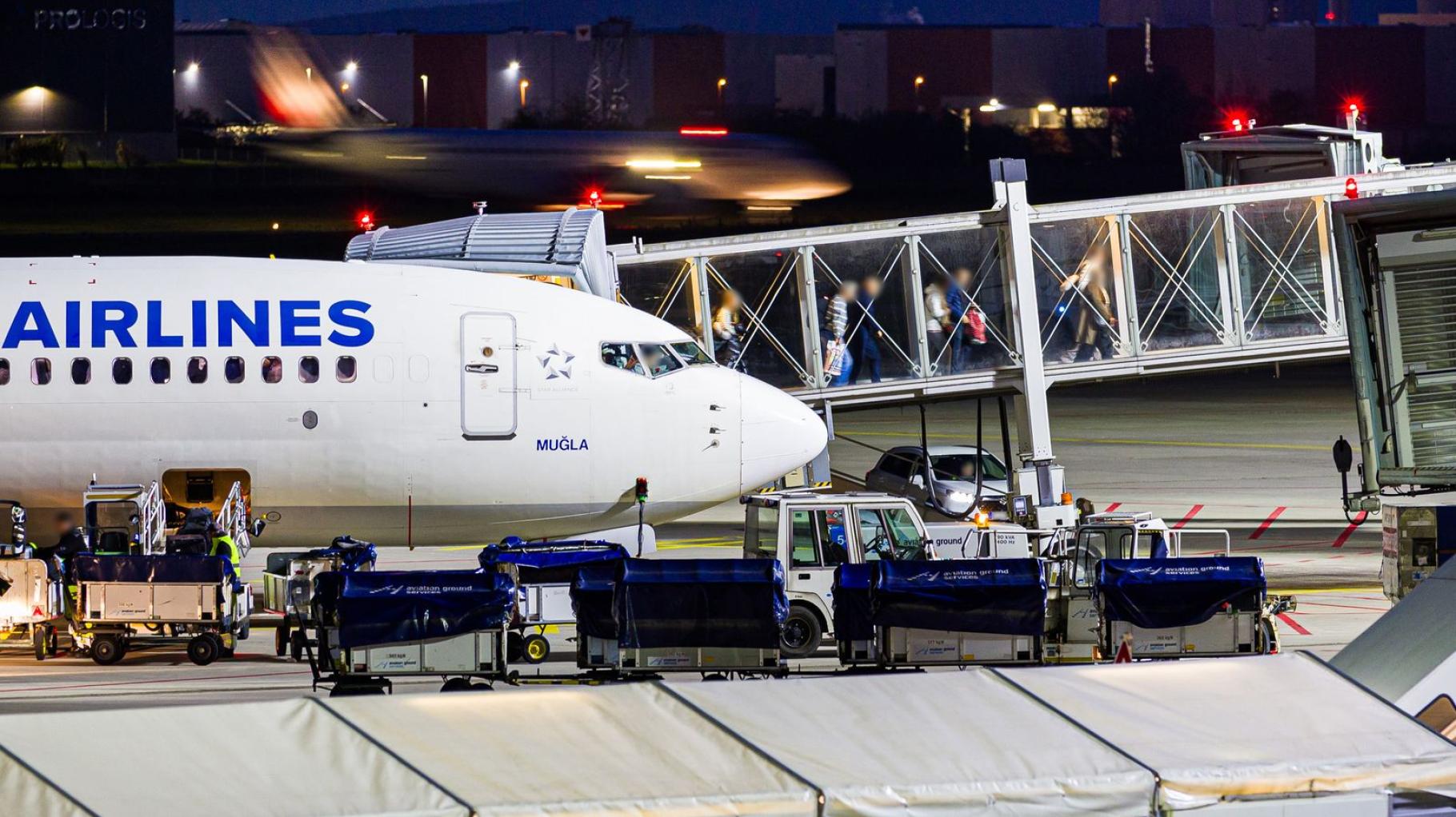 Trotz gestopptem Aufnahmeprogramm: Flugzeug mit Afghanen soll in Hannover gelandet sein