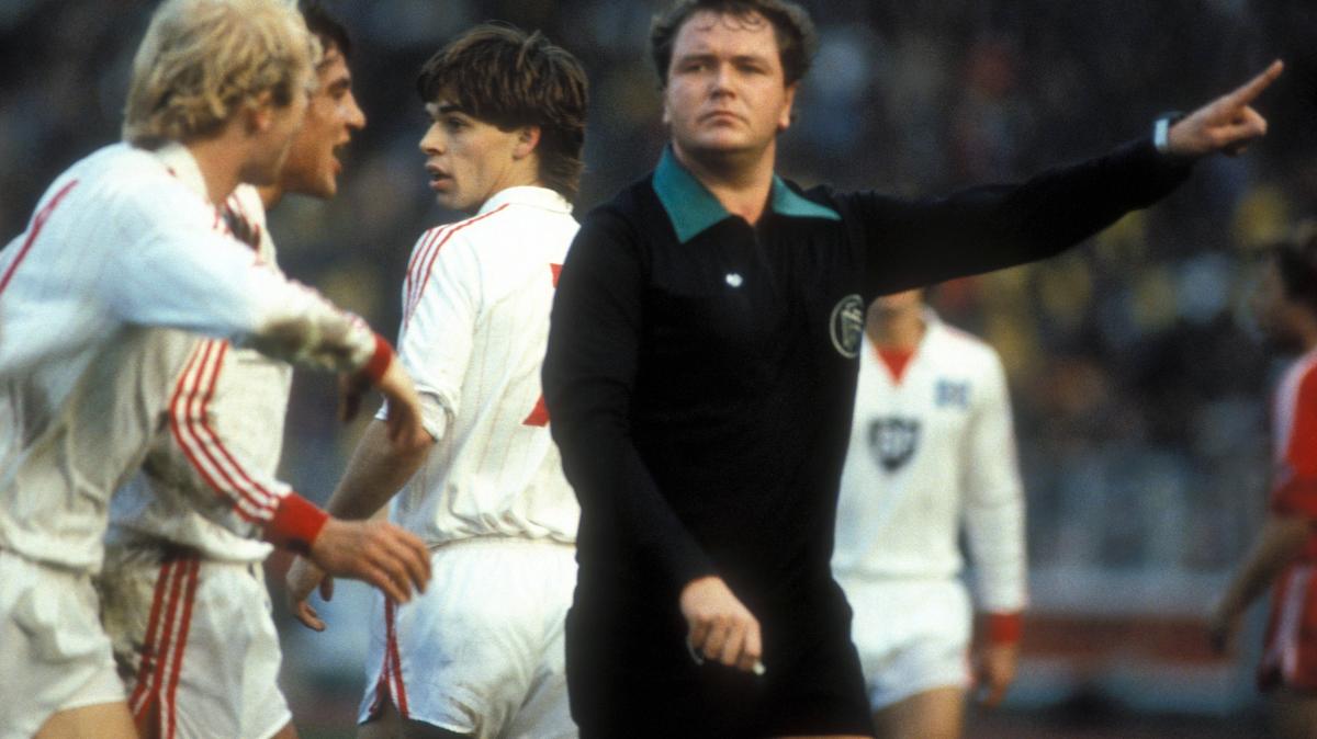 Trunkenheit-an-der-Pfeife-Kult-Schiedsrichter-Ahlenfelder-und-sein-legend-rer-Fehlpfiff