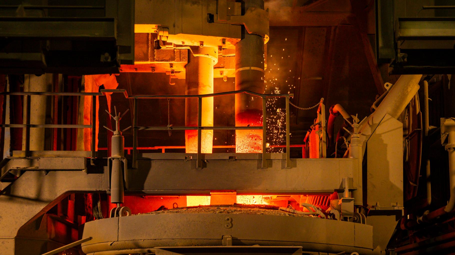 „Stahlgipfel“ beim Kanzler: Duo aus Georgsmarienhütte am Tisch in Berlin