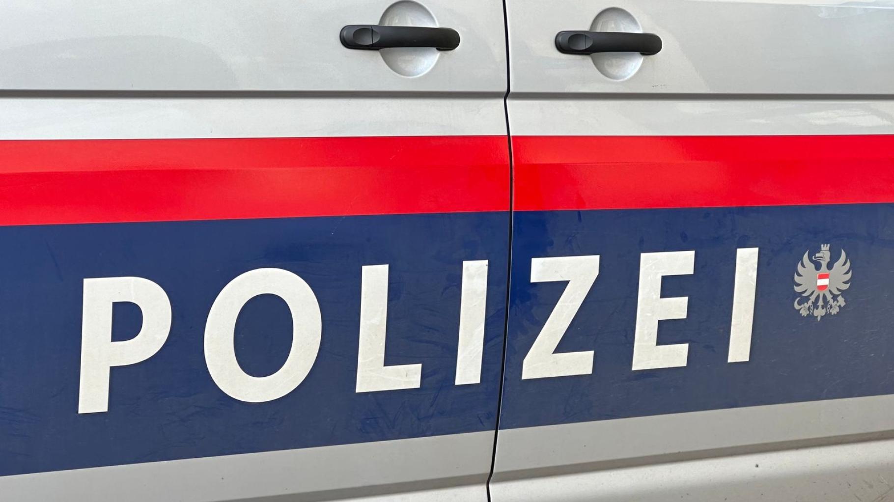 Mutter überfährt aus Versehen einjährige Tochter beim Reifenwechseln