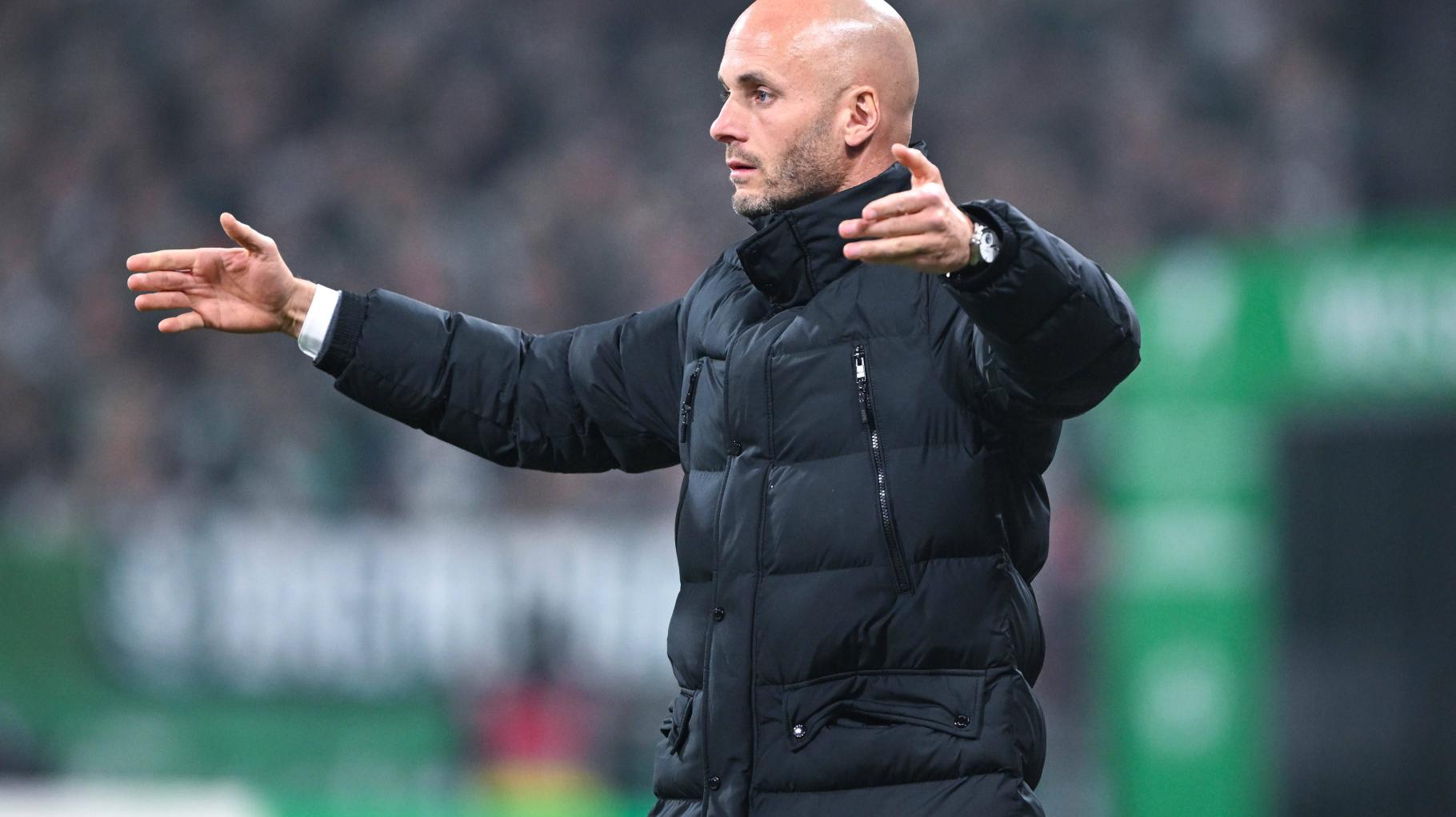 Nur zehn Spiele im Amt: VfL Wolfsburg trennt sich von Trainer Simonis