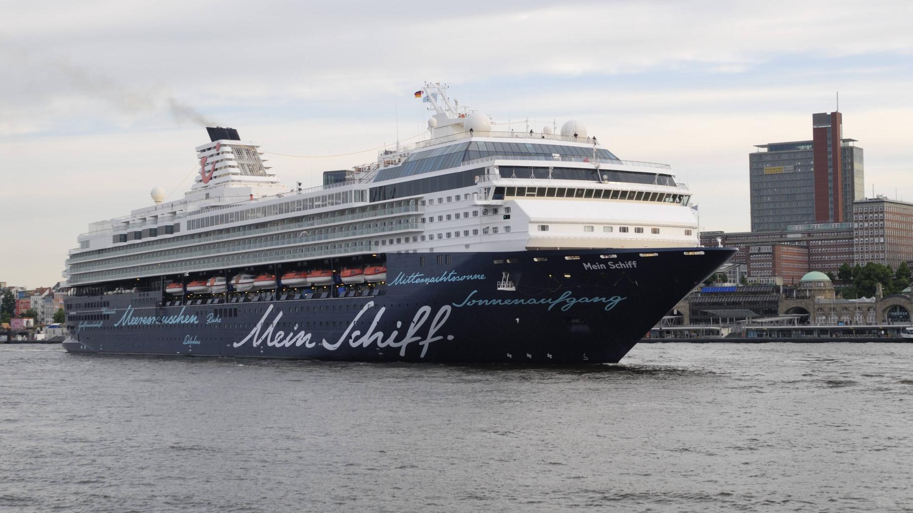 V Karibih se je potopil katamaran s potniki križarke "Mein Schiff 1"