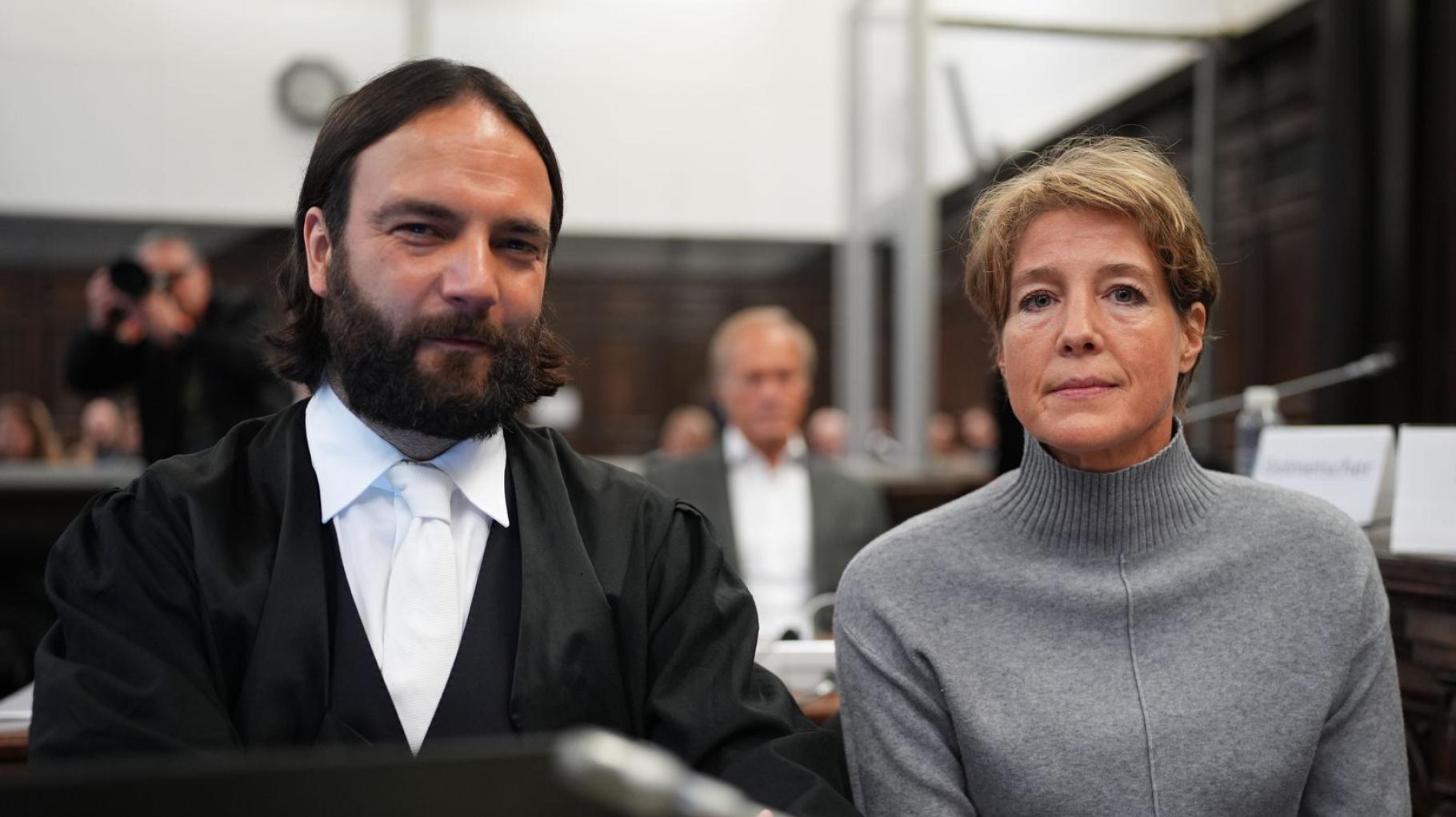 Pričanje v procesu Block: Nekdanji mož naj bi predstavljal nevarnost za podjetje