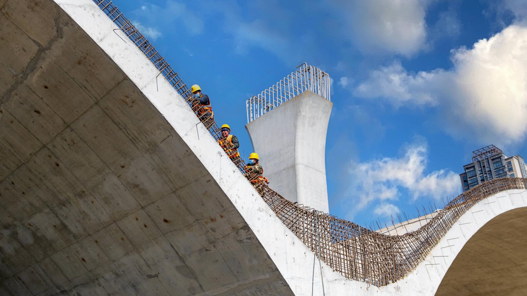Nur zehn Monate alt: Autobahnbrücke in China stürzt plötzlich ein