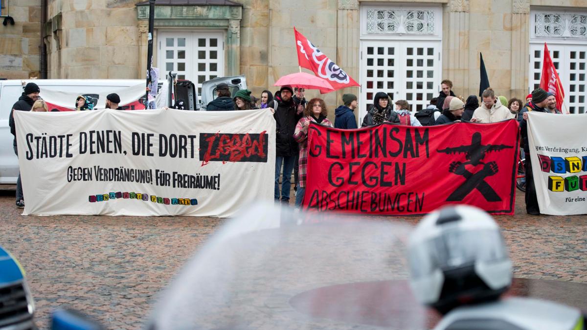 Left-wing protest alliance demonstrates in Osnabrück against displacement