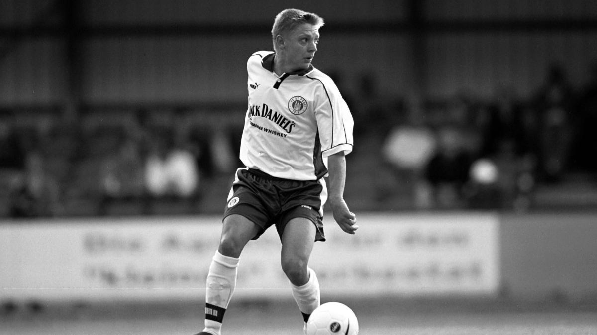 Pl-tzlich-wird-ihm-schlecht-Ex-Bundesligaspieler-stirbt-in-der-Ukraine