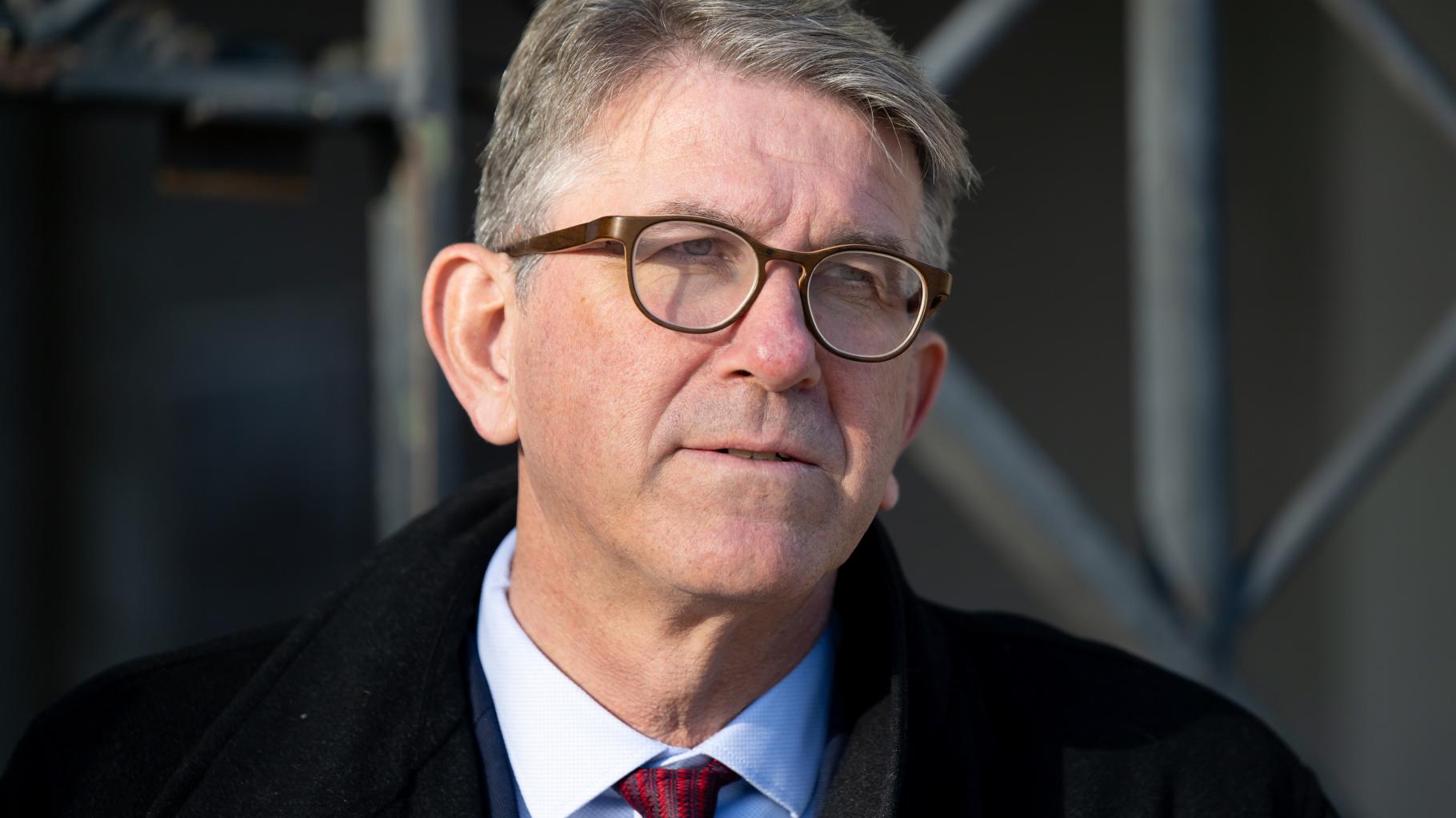 Interessenskonflikt: Kulturstaatsminister Weimer trennt sich von Verlagsanteilen