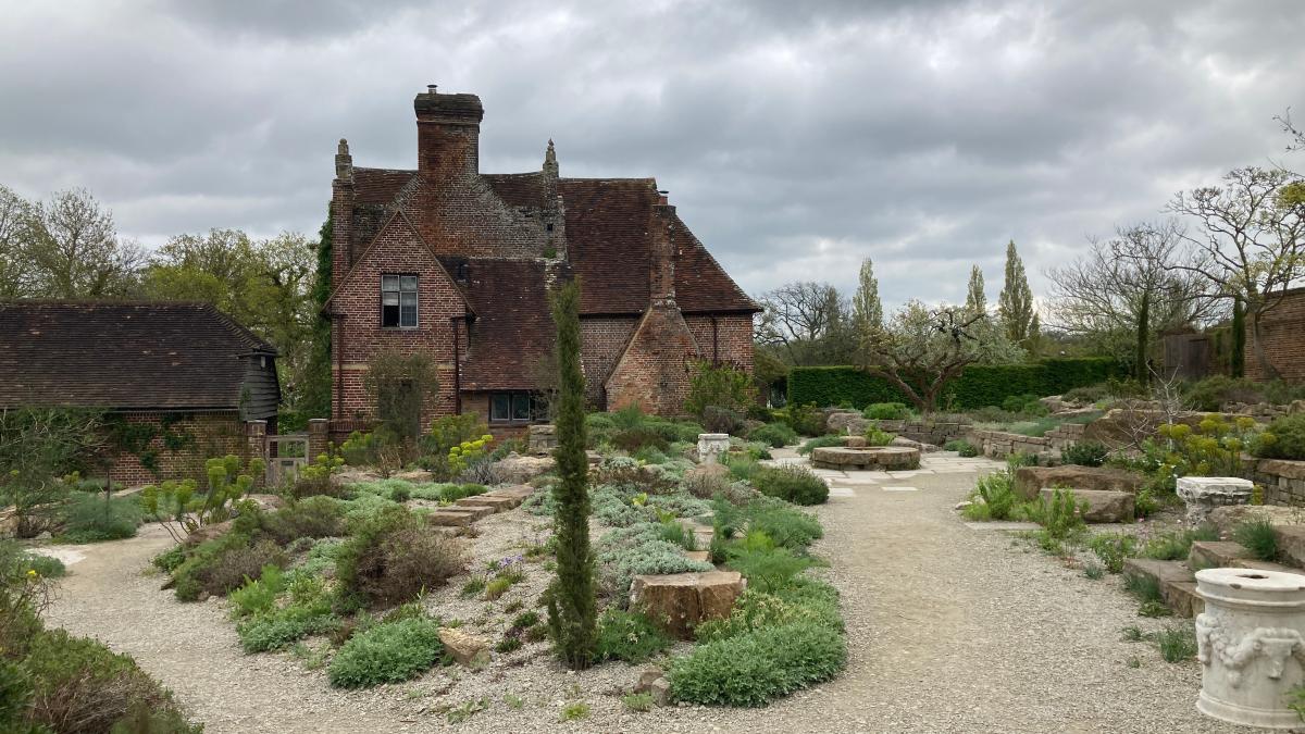 Strenge-Linien-wildes-Herz-Die-unverg-ngliche-Magie-des-Gartens-von-Sissinghurst-Castle