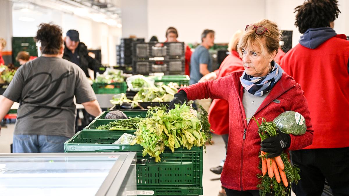 Tafel-Chef-Brauchen-mehr-als-Politiker-die-sich-f-rs-Foto-die-Sch-rze-umbinden-