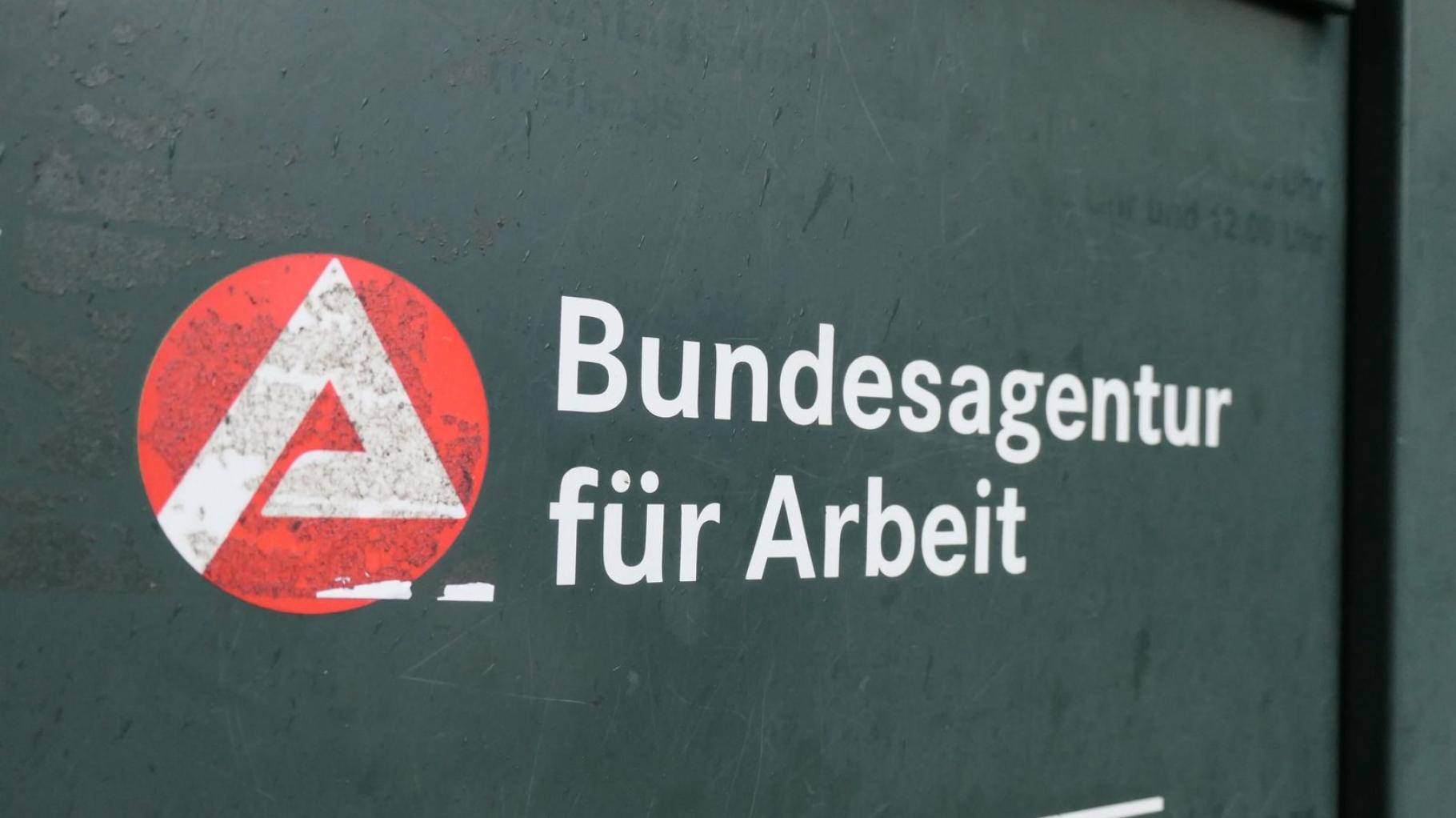 Leichte Entspannung: Zahl der Arbeitslosen sinkt im November