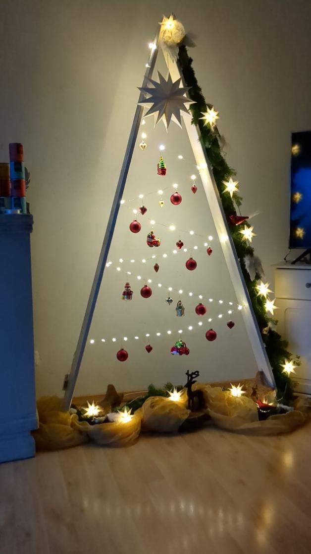 Adventskolumne: Holzpyramide statt Tanne zum Advent