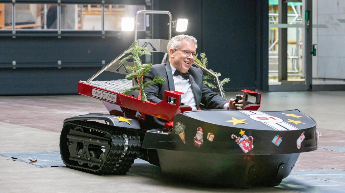 W-hrend-Aufzeichnung-des-Weihnachtsspezials-Frank-Thelen-verursacht-Unfall-bei-H-hle-der-L-wen-