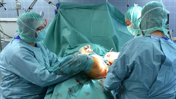 Gelenke fr Knie und Hfte: Operation an Schn-Klinik Rendsburg