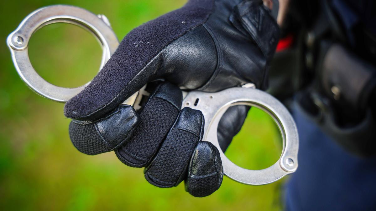 Bei-der-Weihnachtsfeier-Einbruch-in-Bielefelder-Getr-nkemarkt-endet-mit-Festnahme