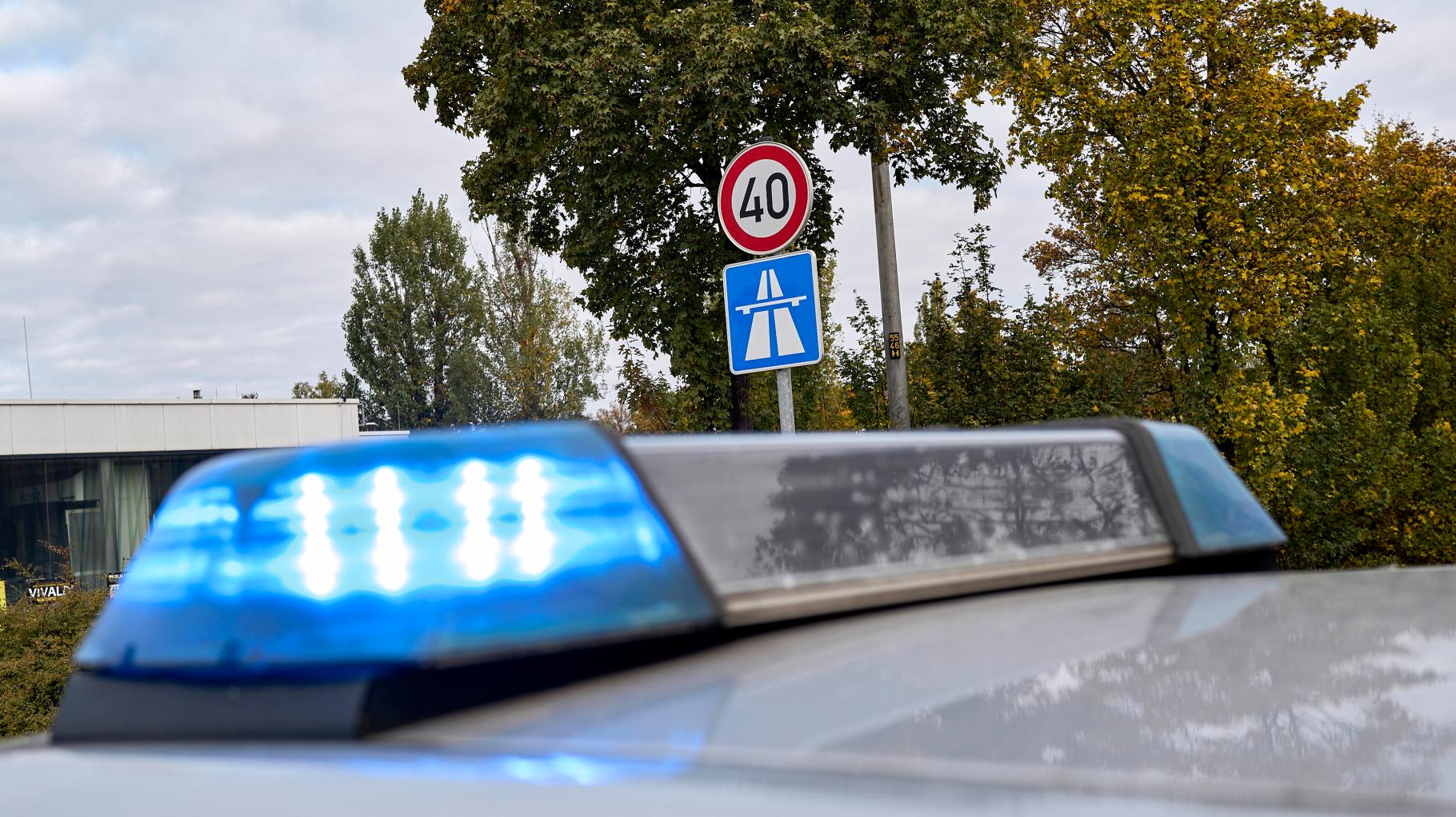 Auf der A6: Mutter lässt einjähriges Kind ans Steuer