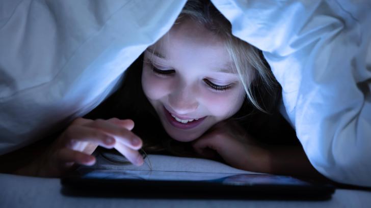 Close-up Of A Happy Girl Using Digital Tablet ,model released, Symbolfoto PUBLICATIONxINxGERxSUIxAUTxONLY Copyright: xA