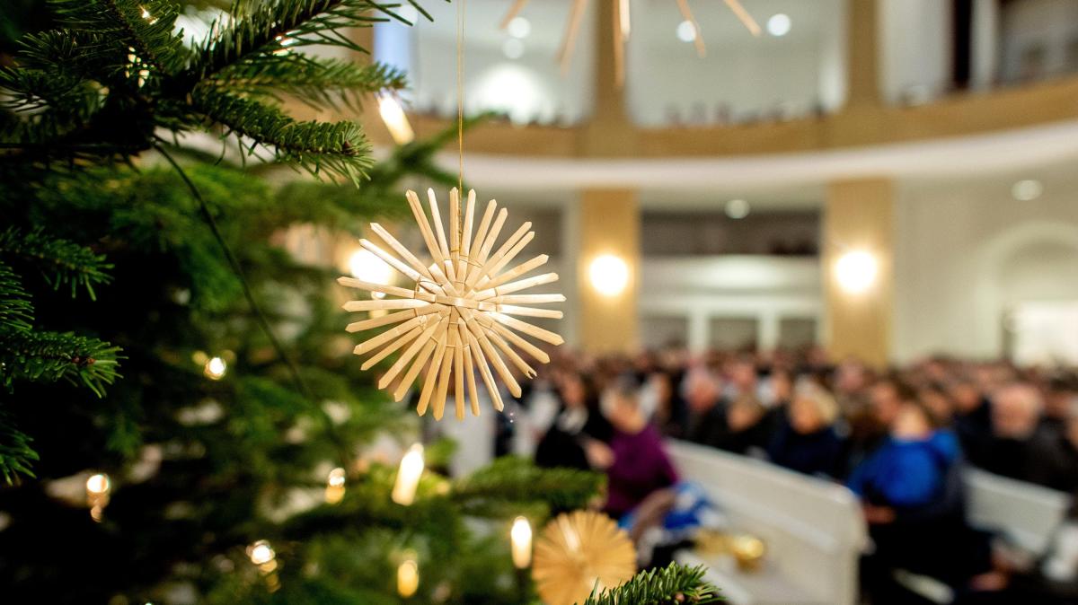Zu-Weihnachten-geh-rt-ein-Kirchbesuch-als-Familie-dazu-oder-
