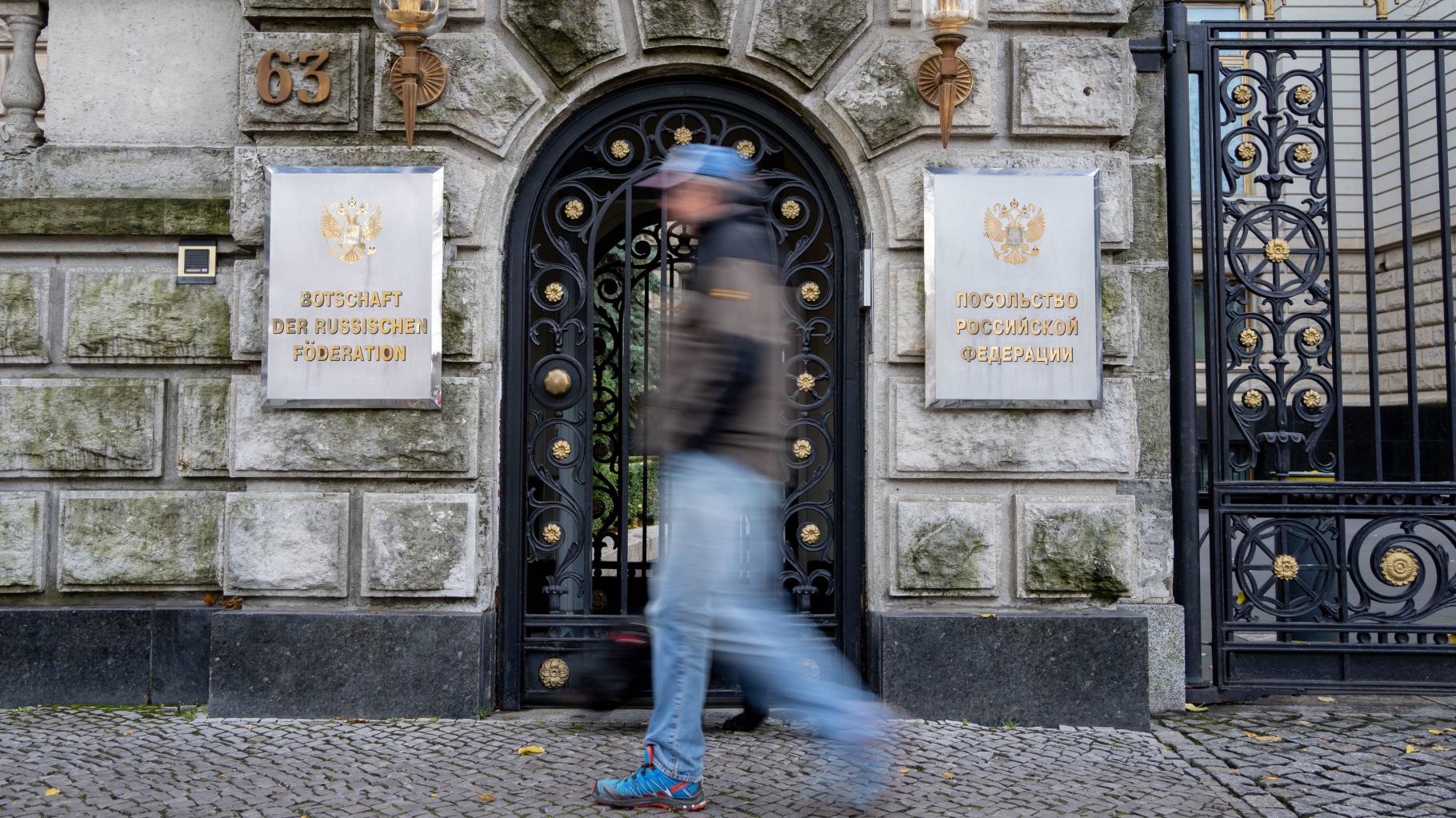 Bundesregierung bestellt Russlands Botschafter ein – was er erklären soll