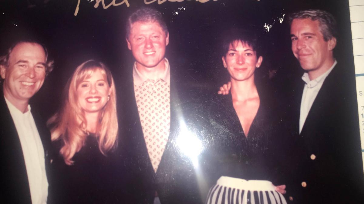 Neue-Fotos-in-Epstein-Aff-re-aufgetaucht-Welche-Prominente-darauf-zu-sehen-sind