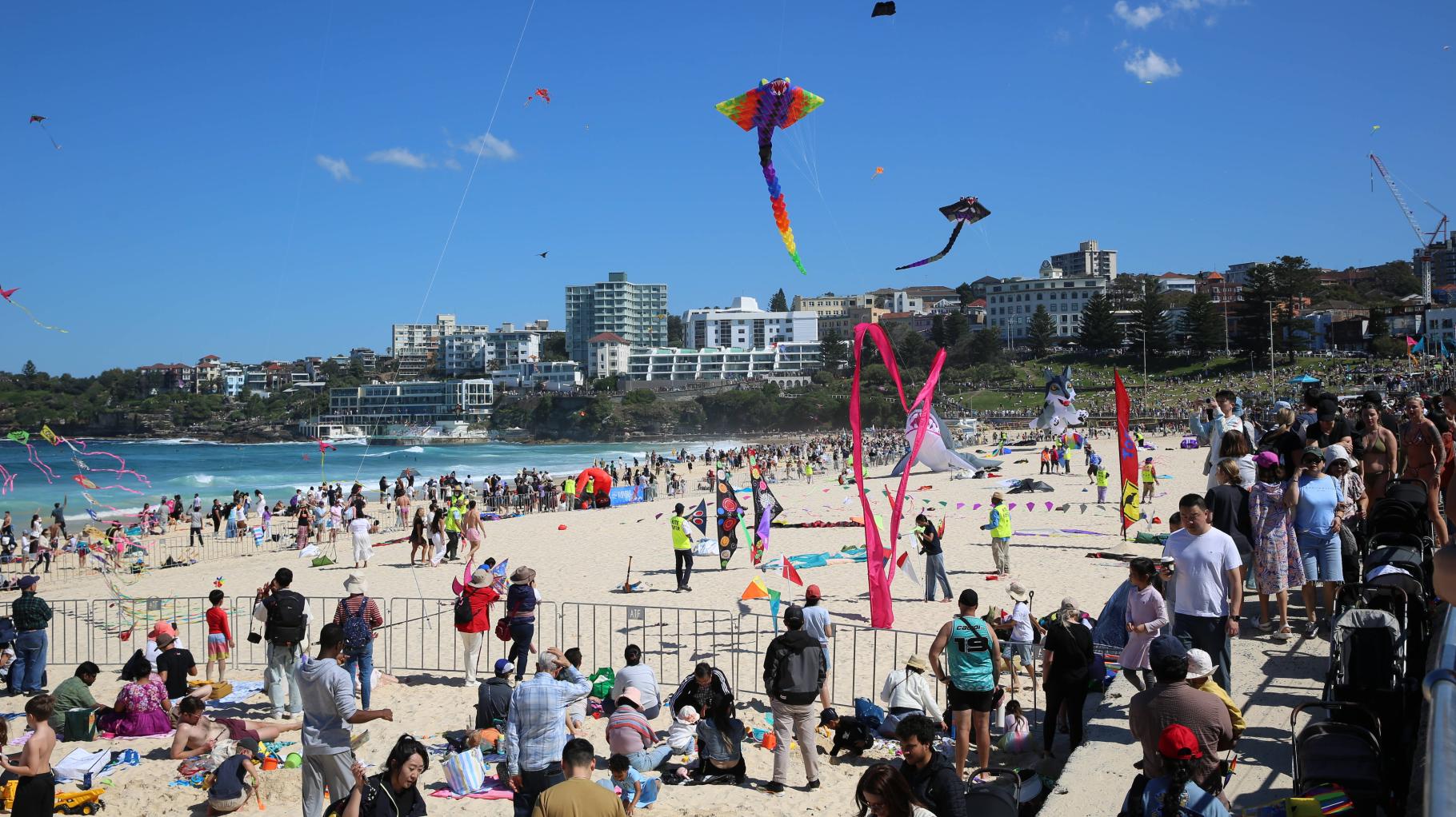 An weltberühmtem Bondi Beach fallen Schüsse: Tote und Verletzte auf jüdischem Chanukka-Fest