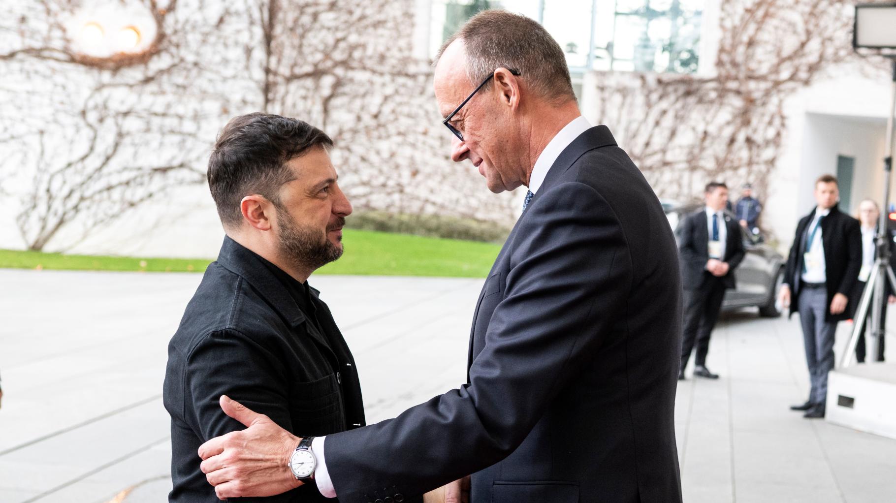 Ukraine-Gespräche gestartet – Merz zieht sich nach Begrüßung zurück