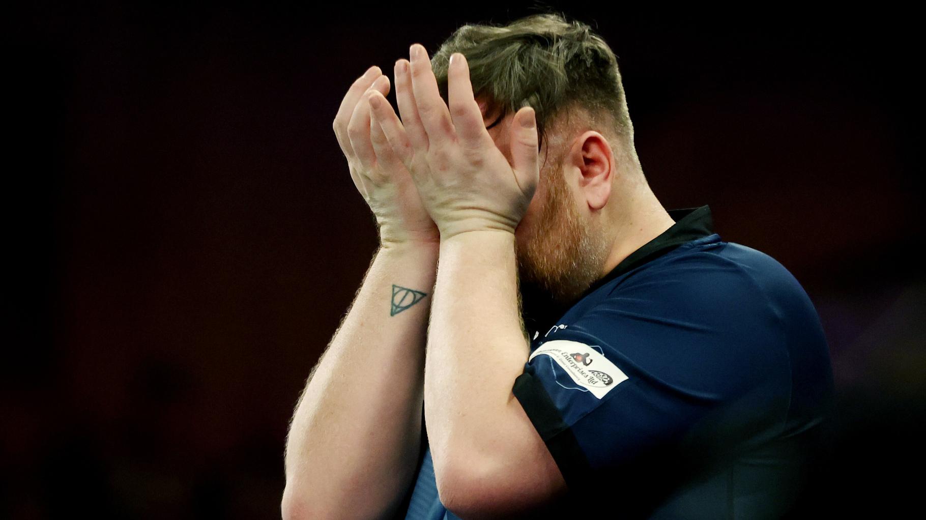 Blutiger Ausraster bei Darts-WM: Profi erklärt sich – emotionaler Hintergrund?