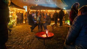 Ein Lichtermeer erwartete die Besucher der Tierbescherung auf dem Tierschutzhofm