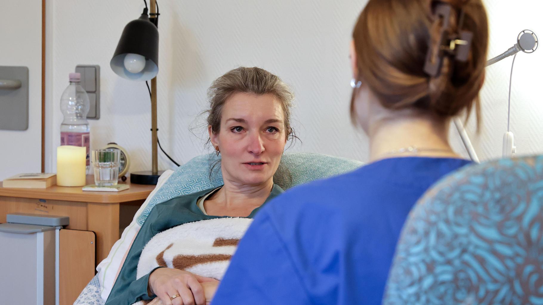 Gegen den Pflege-Frust: Diakonie lässt Azubis in Osnabrück mit Schauspielern üben