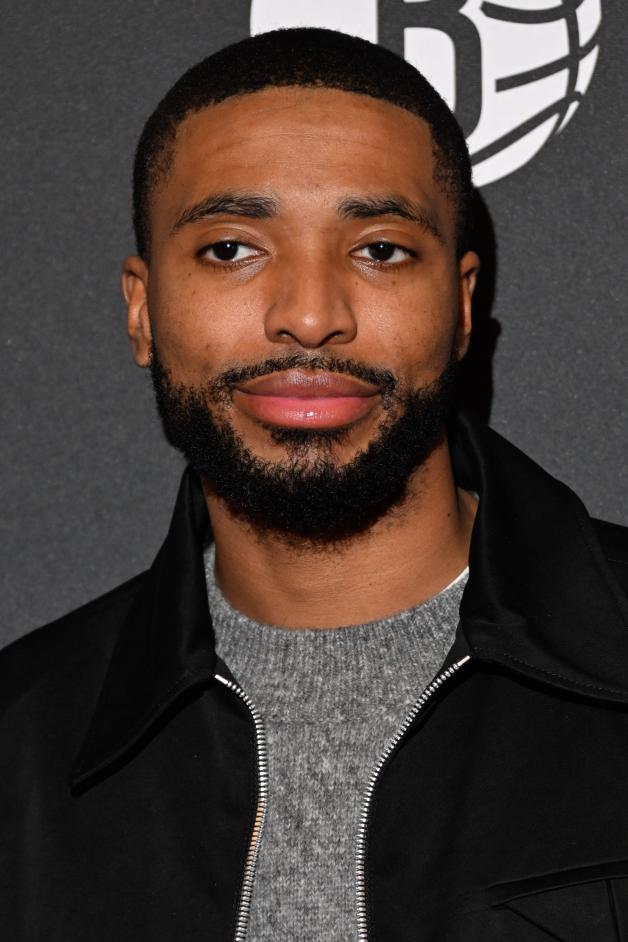 NBA-Star Mikal Bridges isst se…