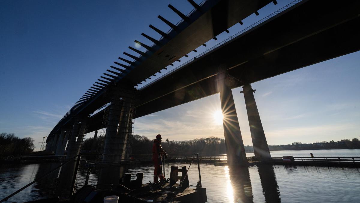 A7: Neue Rader Hochbrücke nur noch bei Orkan für Lkw gesperrt