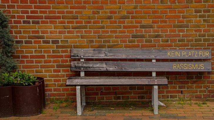Kein Platz für Rassismus Kein Platz für Rassismus Copyright: xZoonar.com/EduardxBardorfx 19487041