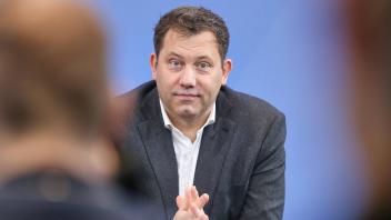 Berlin, Deutschland, 11.12.2025: Bundeskanzleramt: Pressekonferenz nach Koalitionsausschuss: Bundesminister der Finanzen