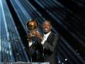 <p>Fußball: UEFA, Auszeichnungen, Verleihung des Ballon d'Or: Ousmane Dembélé von Paris Saint-Germain (PSG) erhält den Ballon d'Or 2025 während der 69. Verleihung des Ballon d'Or im Theatre du Chatelet. (zu dpa: «Weltfußballer: Ex-Dortmunder Dembélé folgt auf Vinicius»)</p>