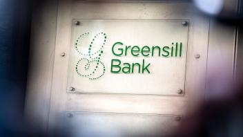 <p>Ein Schild mit dem Firmennamen «Greensill Bank» hängt am Eingang der Bremer Privatbank. (zu dpa: «Klage gegen Ex-Manager der insolventen Greensill-Bank»)</p>