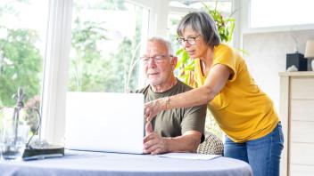 <p>Nicht vorschnell kündigen: Wer seinen Riester-Vertrag pausiert, schützt sein Geld und die Zulagen. (zu dpa: «Geplante Riester-Reform: Was Sparer jetzt tun sollten»)</p>