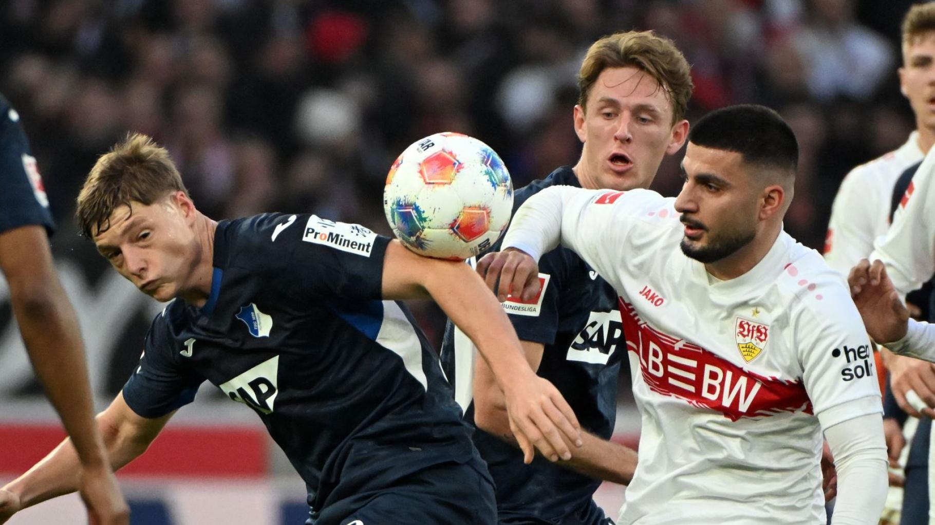 Letzte Konferenz des Jahres: Verrücktes Hin und Her in Wolfsburg, Last-Minute Tor in Köln