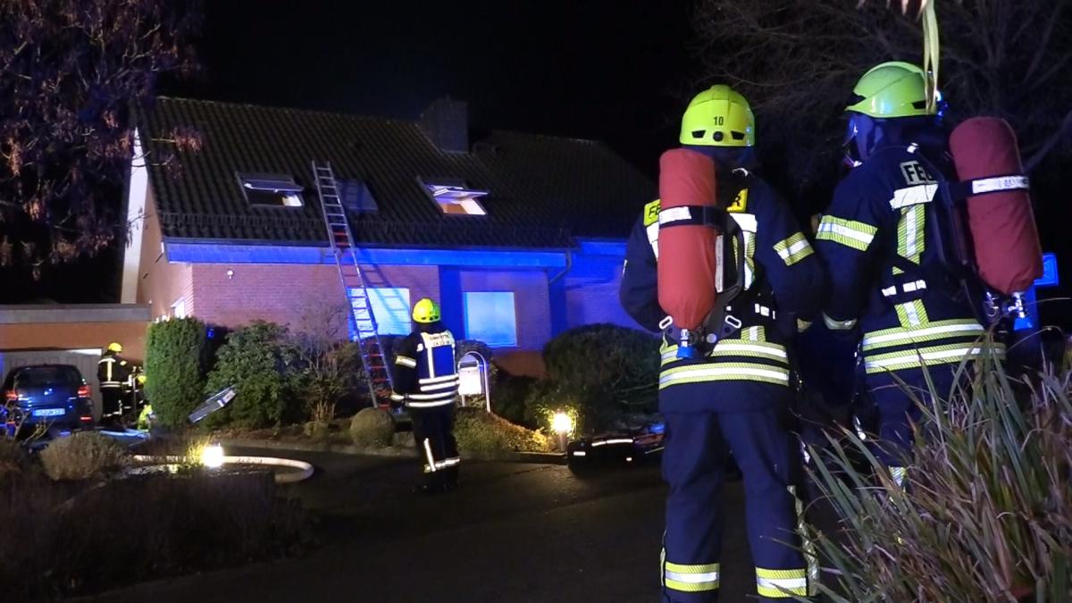 Einfamilienhaus-in-Georgsmarienh-tte-ger-t-in-der-Nacht-in-Brand
