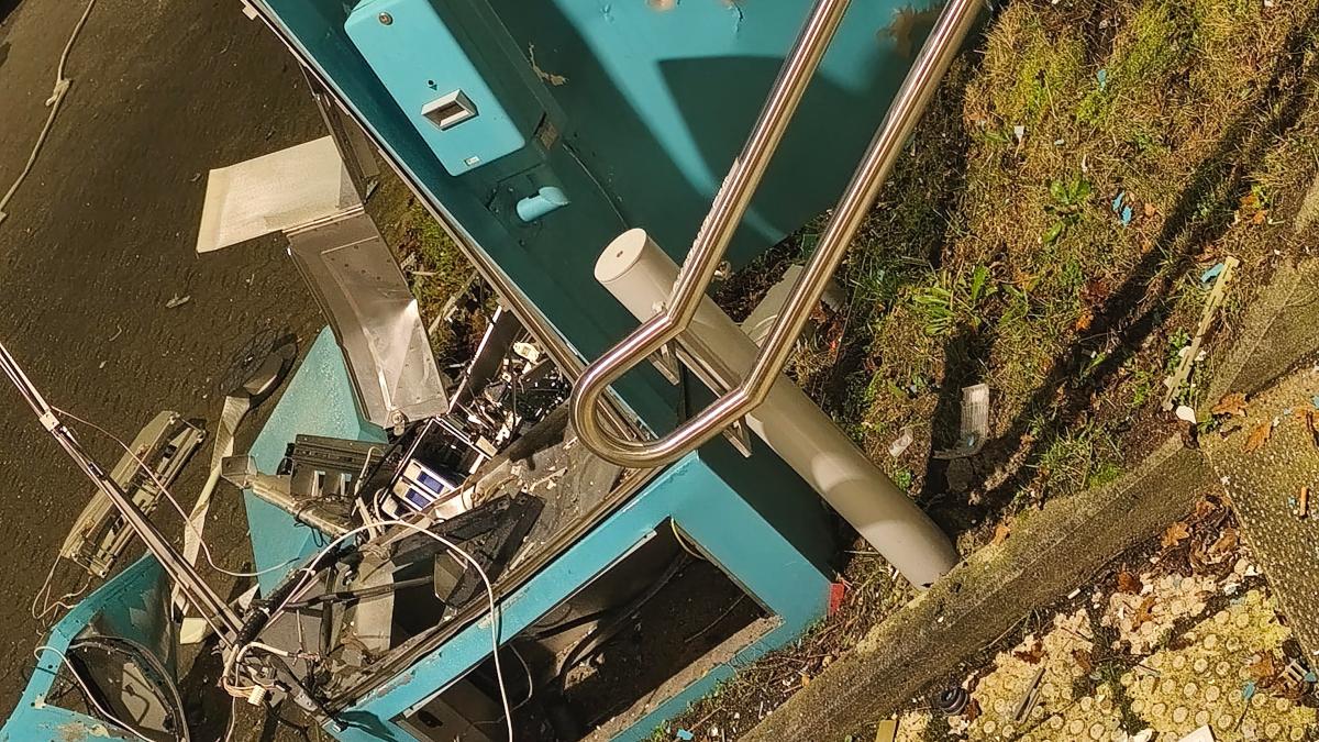 Ticketautomat-am-Bahnhof-Natrup-Hagen-in-St-cke-gesprengt