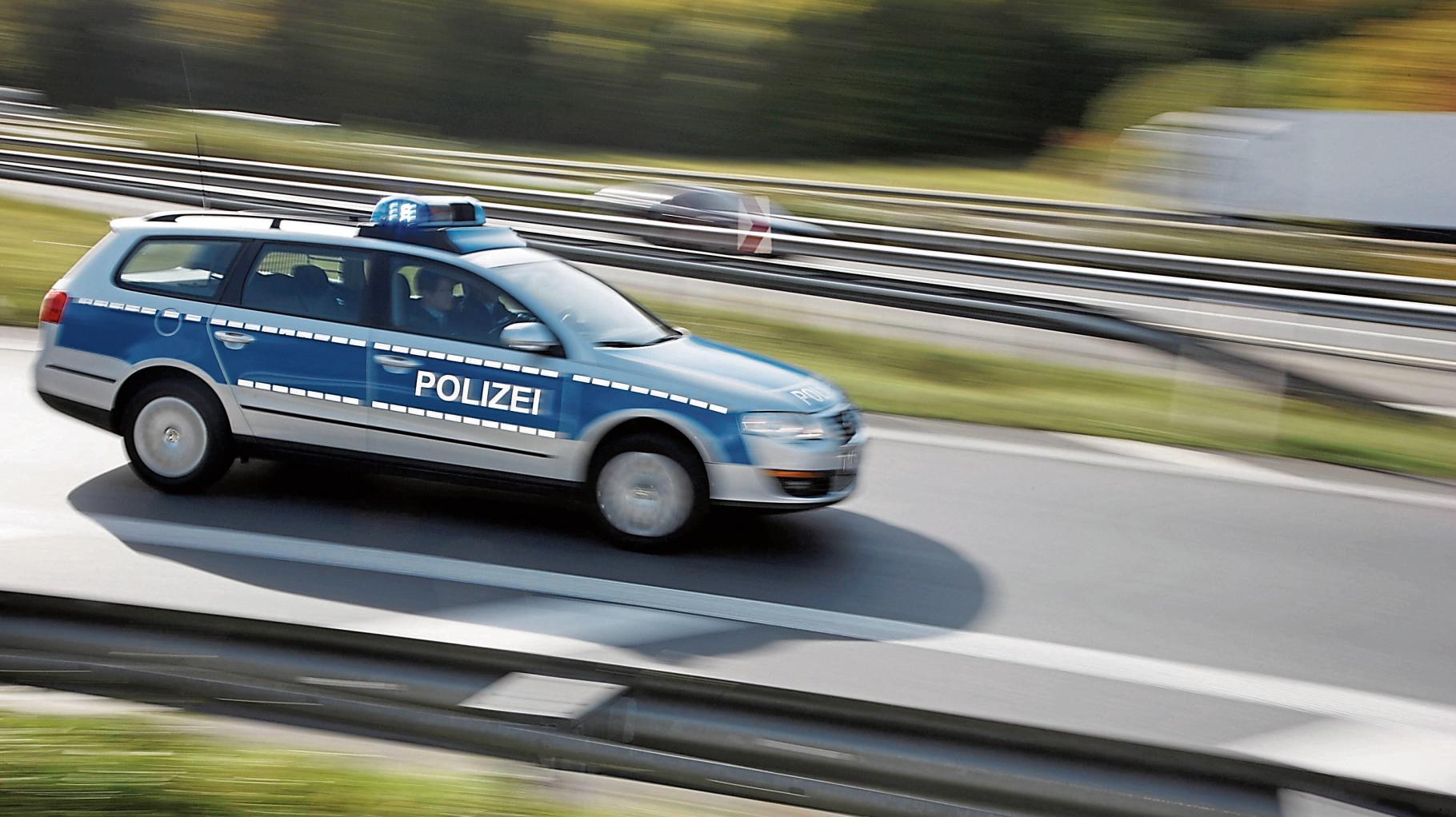 Zehn Kilometer Irrfahrt: Polizei stoppt Falschfahrerin in braunem Nissan auf der A33