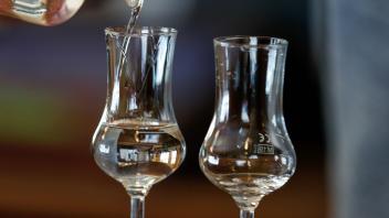 <p>Hochprozentige Destillate wie Obstler benötigen keine zusätzliche Belüftung: Die Aromen sind bereits konzentriert vorhanden. (zu dpa: «Obstler schön schwenken? So outen Sie sich als Nichtkenner»)</p>