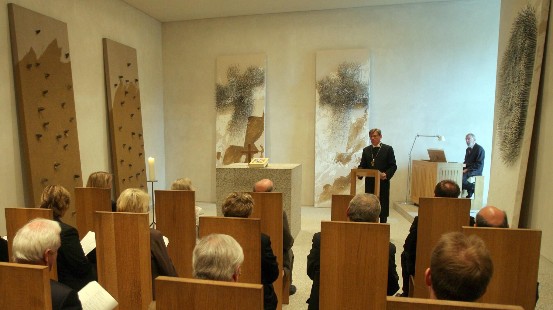 Erst beten, dann abstimmen? Ein Besuch im Andachtsraum des Bundestages 