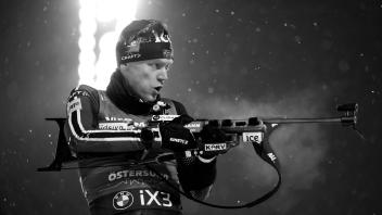 251207 Sivert Guttorm Bakken of Norway during zeroing ahead of men s 12,5 km pursuit during the IBU World Cup on Decembe
